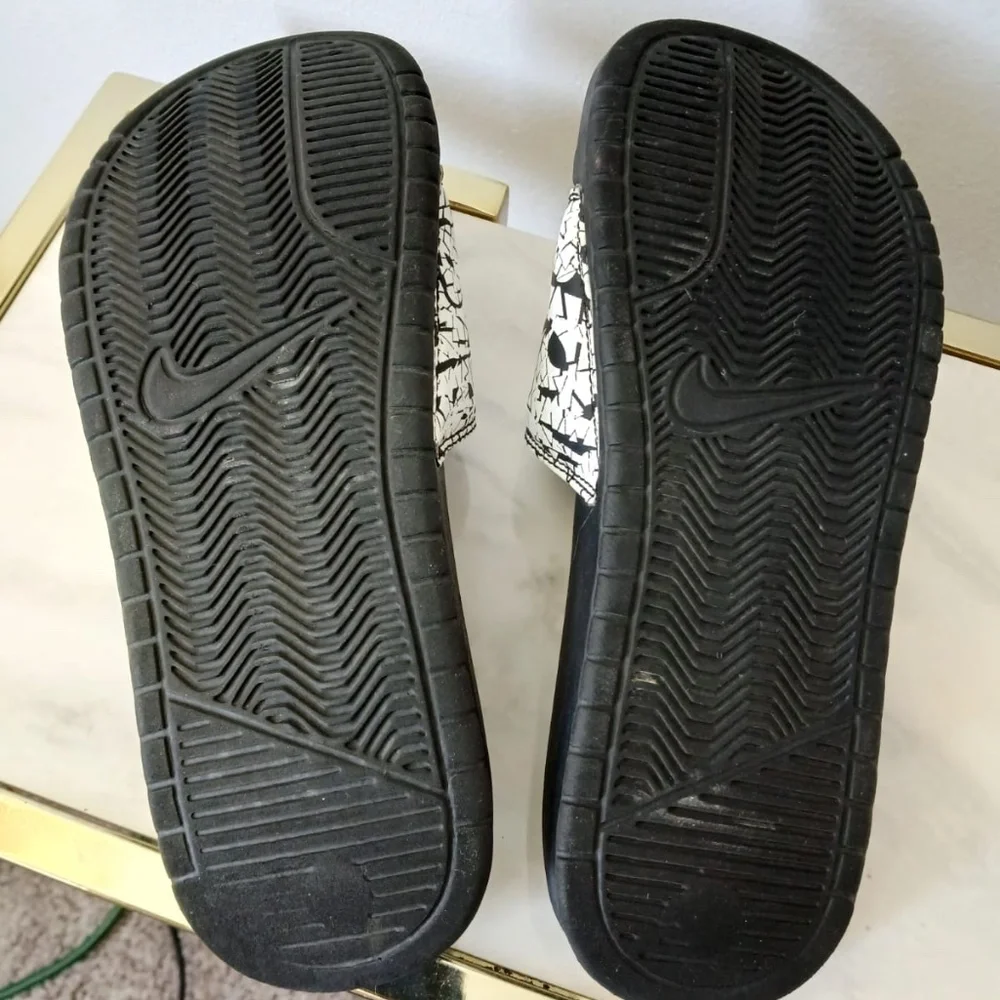 Nike Benassi JDI Swoosh Slides Size 7 - Custom Cracked Paint Pink Logo.